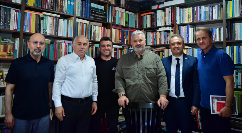 Başkan Turan, İstanbul Milletvekilleri Hasan Turan ve İsa Mesih Şahin ile Cağaloğlu Kitapçılar Çarşısı nı Ziyaret Etti