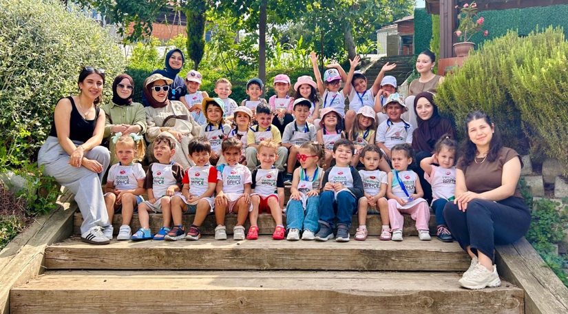 Yaz Okullarımızın Minik Sporcuları Yedikule Bahçe de Doğayla İç İçe Keyifli Bir Gün Geçirdi Yaz Okullarımızın Minik Sporcuları Yedikule Bahçe de Doğayla İç İçe Keyifli Bir Gün Geçirdi