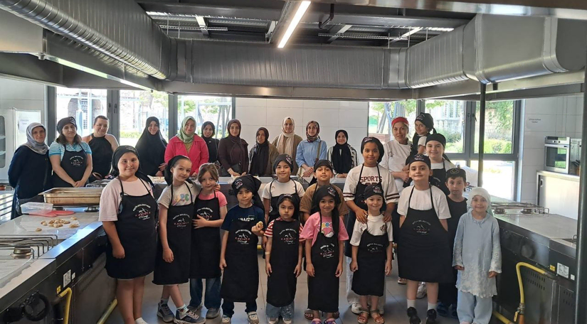 Silivrikapı da Anne ve Çocuklarımız İçin Lezzetli Bir Buluşma: KARINCA El Emeği Eğitim Birimi nden Kurabiye Yapımı Etkinliği