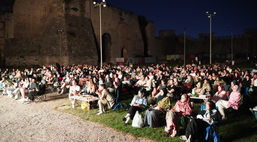 Yedikule Hisarı nda Açık Hava Sinema Günleri Bu Kez “Pi nin Yaşamı” Filmiyle Devam Etti Yedikule Hisarı nda Açık Hava Sinema Günleri Bu Kez “Pi nin Yaşamı” Filmiyle Devam Etti