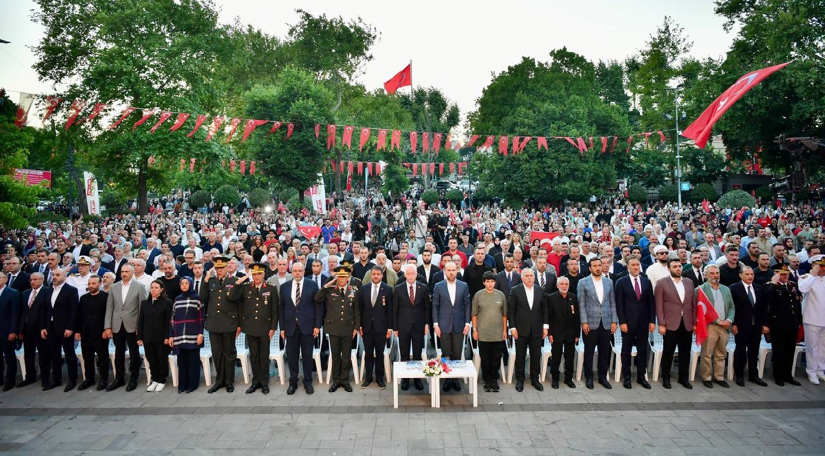 Vali Gül, İlim Yayma Vakfı Mütevelli Heyeti Başkanı Bilal Erdoğan ve Başkan Turan, Saraçhane'de 15 Temmuz Şehitlerini Rahmet ve Dualarla Yâd Etti