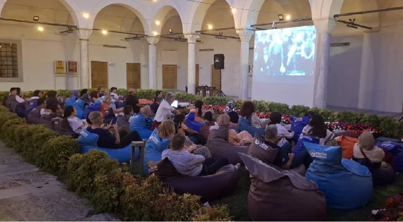 Medrese Davutpaşa da Avluda Sinema Devam Ediyor Medrese Davutpaşa da Avluda Sinema Devam Ediyor