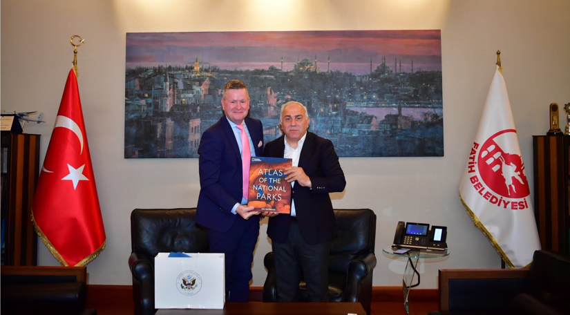 Başkan Turan, ABD İstanbul Başkonsolosu Lally yi Kütüphanemiz, KARINCA El Emeği Mağazası ve Nusret Çolpan Sanat Galerimizde Ağırladı Başkan Turan, ABD İstanbul Başkonsolosu Lally yi Kütüphanemiz, KARINCA El Emeği Mağazası ve Nusret Çolpan Sanat Galerimizde Ağırladı