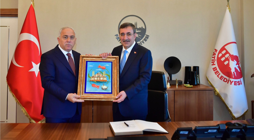 Başkan Turan, Cumhurbaşkanı Yardımcımız Sayın Cevdet Yılmaz ı Fatih Merkez Kütüphanesi nde Ağırladı Başkan Turan, Cumhurbaşkanı Yardımcımız Sayın Cevdet Yılmaz ı Fatih Merkez Kütüphanesi nde Ağırladı