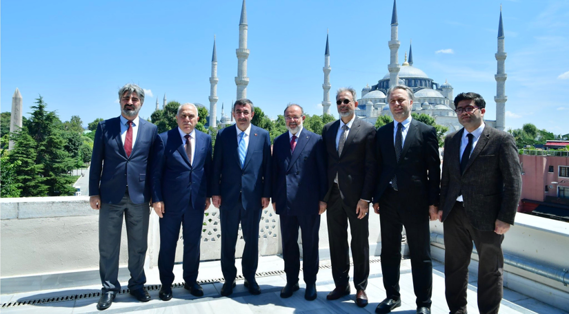 Cumhurbaşkanı Yardımcımız Sayın Cevdet Yılmaz ve Başkan Turan, TİBTÜ Rektörü Prof. Dr. Mehmet Görmez i Ziyaret Etti Cumhurbaşkanı Yardımcımız Sayın Cevdet Yılmaz ve Başkan Turan, TİBTÜ Rektörü Prof. Dr. Mehmet Görmez i Ziyaret Etti