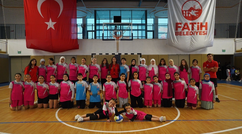 Yaz Spor Okullarımız Devam Ediyor: Çocuklarımız Sporla Dolu Bir Yaz Geçiriyor Yaz Spor Okullarımız Devam Ediyor: Çocuklarımız Sporla Dolu Bir Yaz Geçiriyor