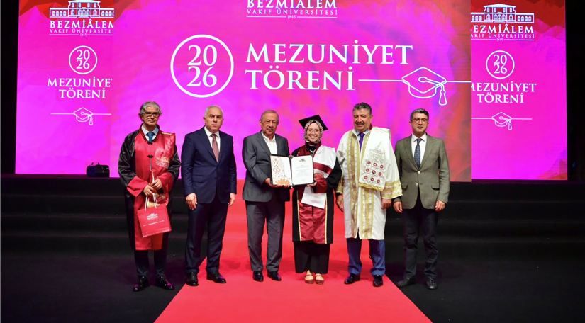 Başkan Turan, Bezmiâlem Vakıf Üniversitesi Tıp Fakültesi Mezuniyet Töreni'nde Geleceğin Hekimleriyle Buluştu