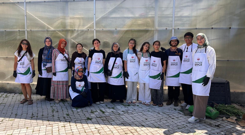 Yedikule Bahçe de Kompost Atölyesi: Organik Atıklar Toprakla Buluşuyor