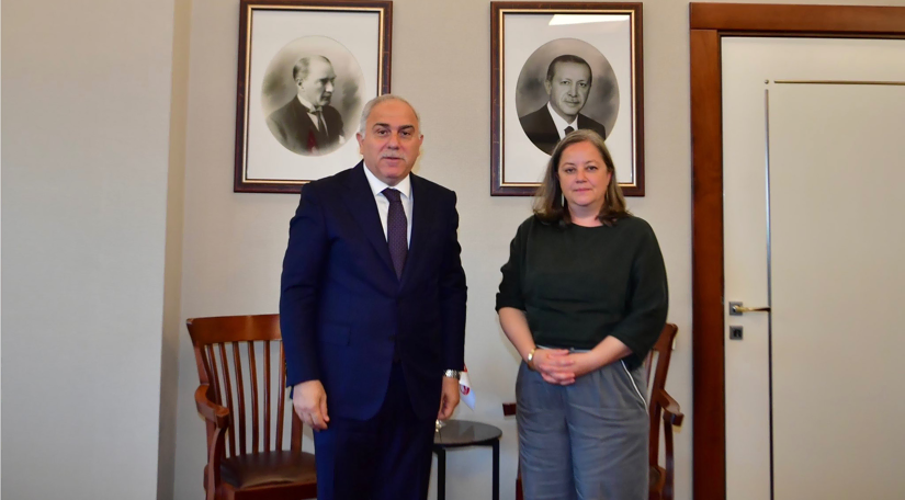 Başkan Turan, Almanya Başkonsolosu Grienberger'i Ağırladı; KARINCA Mağazası, Merkez Kütüphanesi ve Nusret Çolpan Sanat Galerisi Gezildi