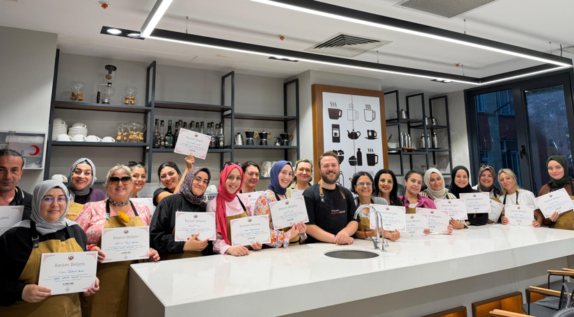 KARINCA El Emeği Eğitim Birimimiz ile Gastrosanat ta Soğuk Kahve Atölyesi: Espresso Tekniklerinden Yazın Serin Tatlarına Uzanan Bir Yolculuk KARINCA El Emeği Eğitim Birimimiz ile Gastrosanat ta Soğuk Kahve Atölyesi: Espresso Tekniklerinden Yazın Serin Tatlarına Uzanan Bir Yolculuk