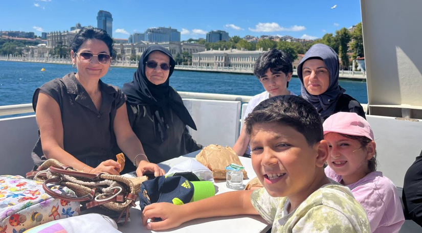 Kadın ve Aile Birimimizin Düzenlediği Boğaz Turlarıyla Yazın Keyfi Boğaz da Yaşanıyor Kadın ve Aile Birimimizin Düzenlediği Boğaz Turlarıyla Yazın Keyfi Boğaz da Yaşanıyor