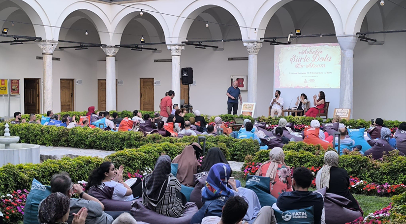 Medrese Davutpaşa, Şiir Gecesi nde Vatandaşlarımızı Ağırlıyor