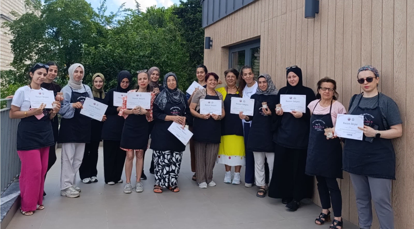 KARINCA El Emeği Eğitim Birimi ile Silivrikapı da Yazın Üretimle Buluştuğu Kahve Temalı Mum Etkinliği KARINCA El Emeği Eğitim Birimi ile Silivrikapı da Yazın Üretimle Buluştuğu Kahve Temalı Mum Etkinliği