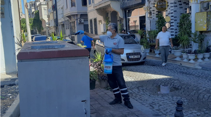 Fatih te Çevre Sağlığını Korumaya Yönelik İlaçlama Çalışmaları Aralıksız Sürüyor Fatih te Çevre Sağlığını Korumaya Yönelik İlaçlama Çalışmaları Aralıksız Sürüyor