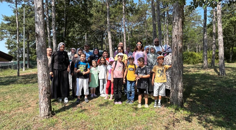 Kadın ve Aile Birimimizin Pusulam Ailem Programıyla Aileler Kemerburgaz Kent Ormanı nda Doğayla Buluştu Kadın ve Aile Birimimizin Pusulam Ailem Programıyla Aileler Kemerburgaz Kent Ormanı nda Doğayla Buluştu