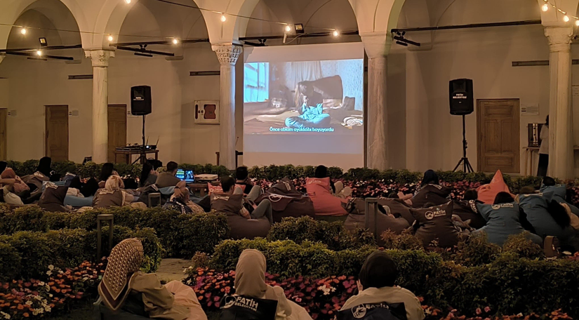 Medrese Davutpaşa da Avluda Sinema Devam Ediyor Medrese Davutpaşa da Avluda Sinema Devam Ediyor