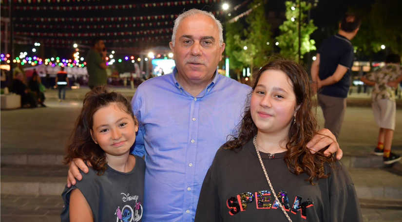 Başkan Turan, Yaz Akşamlarının Vazgeçilmez Adresi Topkapı Kaleiçi Meydanı nda Hemşehrileriyle Buluştu Başkan Turan, Yaz Akşamlarının Vazgeçilmez Adresi Topkapı Kaleiçi Meydanı nda Hemşehrileriyle Buluştu