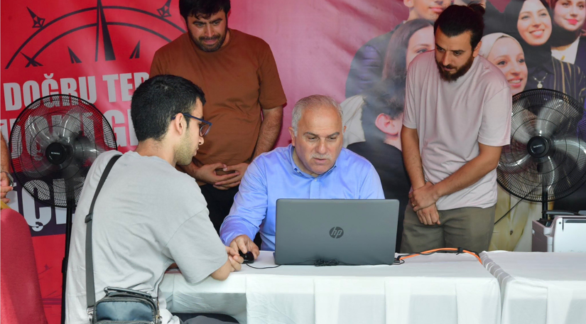Başkan Turan, Fatih Merkez Kütüphanesi ndeki YKS Tercih Destek Noktasında Gençlerimizle Buluşarak Tercih Süreçlerine Eşlik Etti Başkan Turan, Fatih Merkez Kütüphanesi ndeki YKS Tercih Destek Noktasında Gençlerimizle Buluşarak Tercih Süreçlerine Eşlik Etti