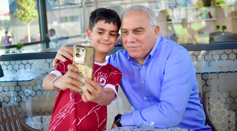 Başkan Turan, Silivrikapı Spor Köyü nde Sporla Buluşan Gençlerimiz ve Yazın Keyfini Çıkaran Ailelerimizle Bir Araya Geldi