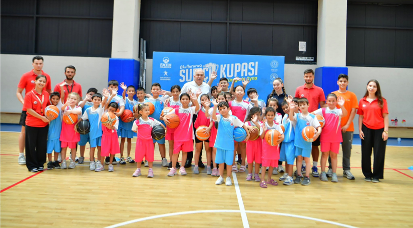 Başkan Turan, Yaz Spor Okullarını Ziyaret Ederek Genç Sporcularımızla Bir Araya Geldi Başkan Turan, Yaz Spor Okullarını Ziyaret Ederek Genç Sporcularımızla Bir Araya Geldi