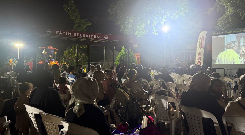 Yeşilçam Günleri, Kariye Parkı nda Sinemaseverlerle Buluşmaya Devam Ediyor Yeşilçam Günleri, Kariye Parkı nda Sinemaseverlerle Buluşmaya Devam Ediyor