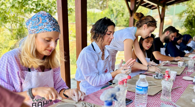 Yedikule Bahçe'de Seramik Atölyesi: Toprakla Buluşan Sanat, Doğayla Kurulan Bağ