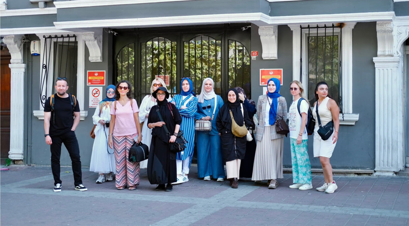 Kadırga Sanat Galerileri'ndeki “Katmanlar Arasında İstanbul” Sergisi, Fotoğraf Yürüyüşüyle Şehrin Hafızasıyla Buluşturdu