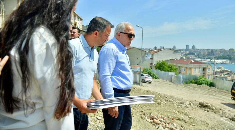 Başkan Turan, Yavuz Sultan Selim Camii Çevresindeki Çalışmaları ve Haliç Manzaralı Seyir Terası Projesini Yerinde İnceledi Başkan Turan, Yavuz Sultan Selim Camii Çevresindeki Çalışmaları ve Haliç Manzaralı Seyir Terası Projesini Yerinde İnceledi