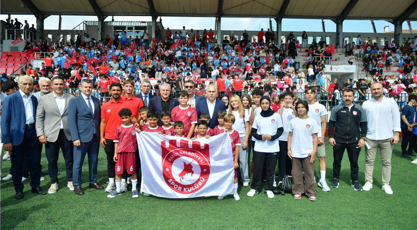 Gençlik ve Spor Bakanımız Bak ile Başkan Turan, Yaz Spor Okulları Kapanışında Binlerce Gencimizle Mimar Sinan Stadı nda Buluştu Gençlik ve Spor Bakanımız Bak ile Başkan Turan, Yaz Spor Okulları Kapanışında Binlerce Gencimizle Mimar Sinan Stadı nda Buluştu