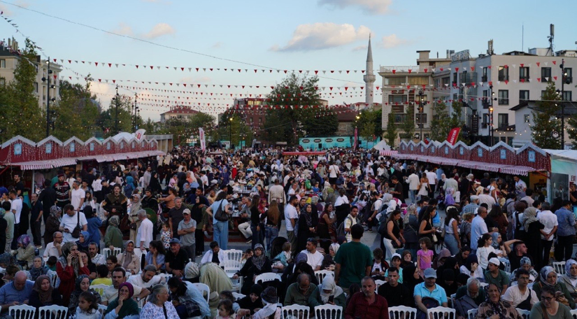 Bir Milletin Zafer Günleri, Topkapı Kaleiçi Meydanı nda Binlerce Ziyaretçiyi Tarihin Farklı Dönemleriyle Buluşturdu Bir Milletin Zafer Günleri, Topkapı Kaleiçi Meydanı nda Binlerce Ziyaretçiyi Tarihin Farklı Dönemleriyle Buluşturdu