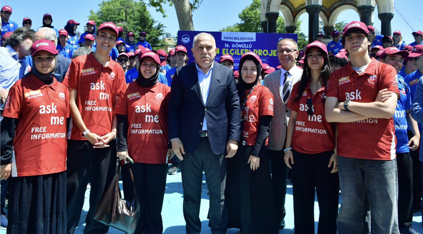 Gönüllü Turizm Elçileri Fatih in Tarihî Noktalarında Görevlerine Devam Ediyor Gönüllü Turizm Elçileri Fatih in Tarihî Noktalarında Görevlerine Devam Ediyor