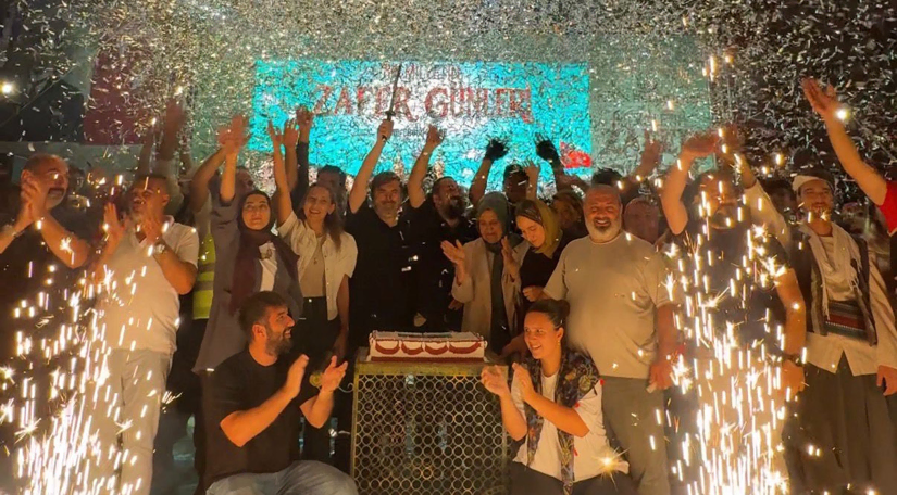 Bir Milletin Zafer Günleri, Binlerce Kişinin Buluştuğu Görkemli “Zafer Kapısı: Köklerden Geleceğe” Finaliyle Taçlandı Bir Milletin Zafer Günleri, Binlerce Kişinin Buluştuğu Görkemli “Zafer Kapısı: Köklerden Geleceğe” Finaliyle Taçlandı