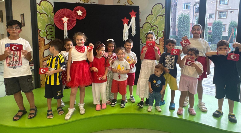 Sümbül Efendi Çocuk Kütüphanemizde 30 Ağustos Hatırası Minik Ellerle Hazırlandı Sümbül Efendi Çocuk Kütüphanemizde 30 Ağustos Hatırası Minik Ellerle Hazırlandı