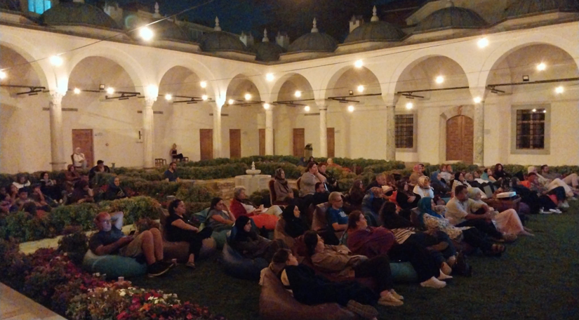 Medrese Davutpaşa'da Avluda Sinema Devam Ediyor