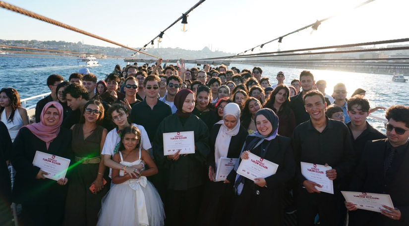 İstanbul un Tarihî Noktalarında Görev Yapan Gençlerimiz, Gönüllü Turizm Elçileri 16. Dönem Kapanışında Boğaz da Buluştu