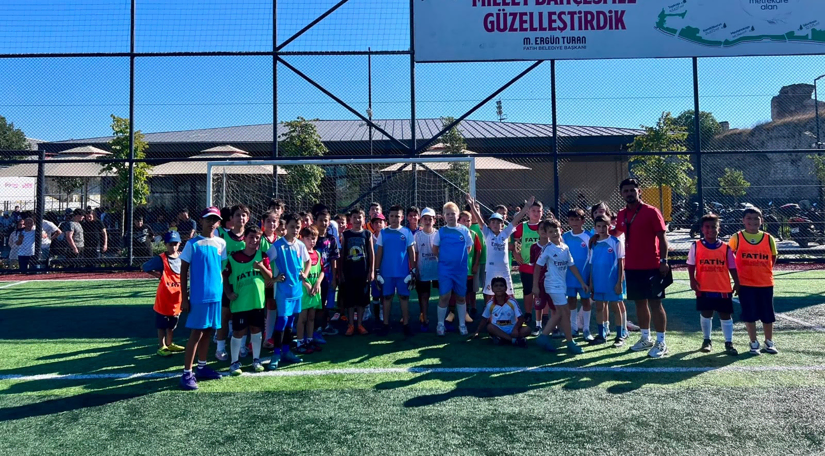 Fatih Belediyesi Spor Kulübü Geleceğin Futbolcularını Seçmelerde Aradı Fatih Belediyesi Spor Kulübü Geleceğin Futbolcularını Seçmelerde Aradı