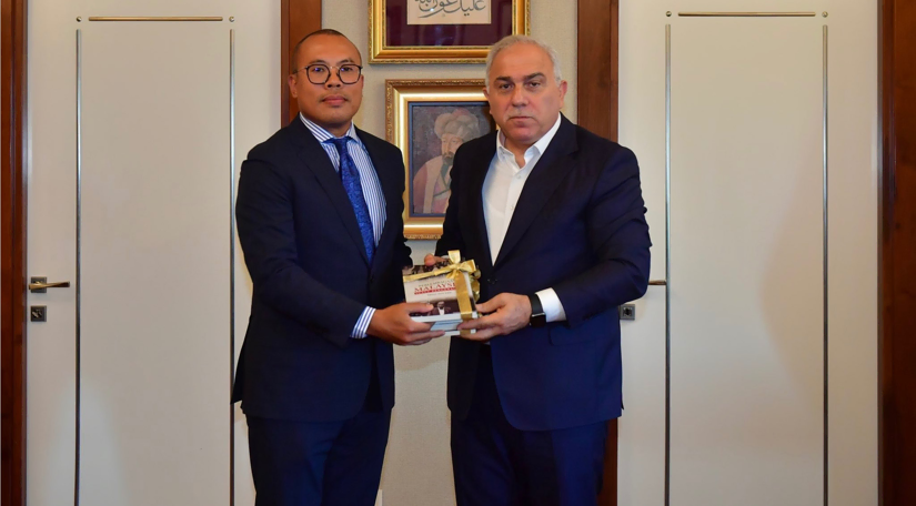 Malezya İstanbul Başkonsolosu Ahmad Amiri Abu Bakar dan Başkan Turan a Nezaket Ziyareti Malezya İstanbul Başkonsolosu Ahmad Amiri Abu Bakar dan Başkan Turan a Nezaket Ziyareti