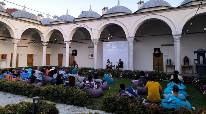 Medrese Davutpaşa'da Hakikat Sonrası Çağın Bilgi ve Medya Düzeni Ele Alındı