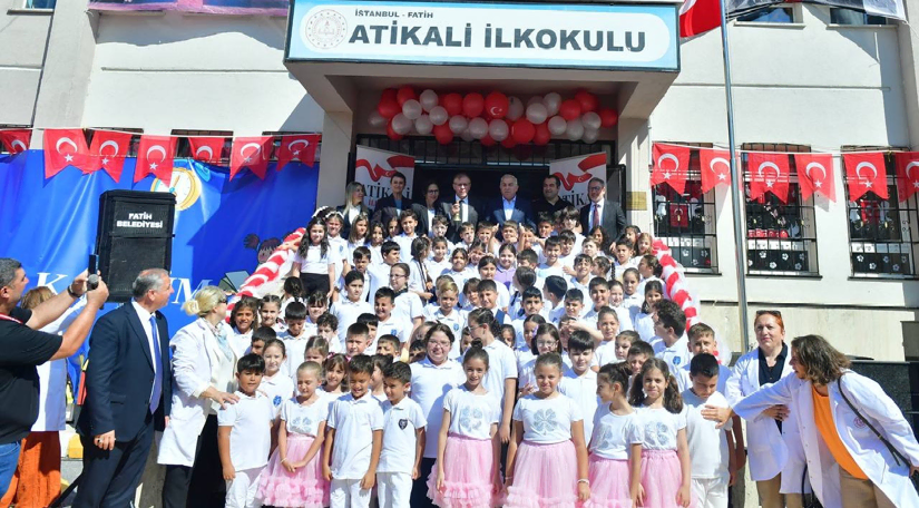 Başkan Turan, Atikali İlkokulu nda Yeni Eğitim Yılının İlk Ders Zili Heyecanını Öğrencilerimizle Paylaştı Başkan Turan, Atikali İlkokulu nda Yeni Eğitim Yılının İlk Ders Zili Heyecanını Öğrencilerimizle Paylaştı