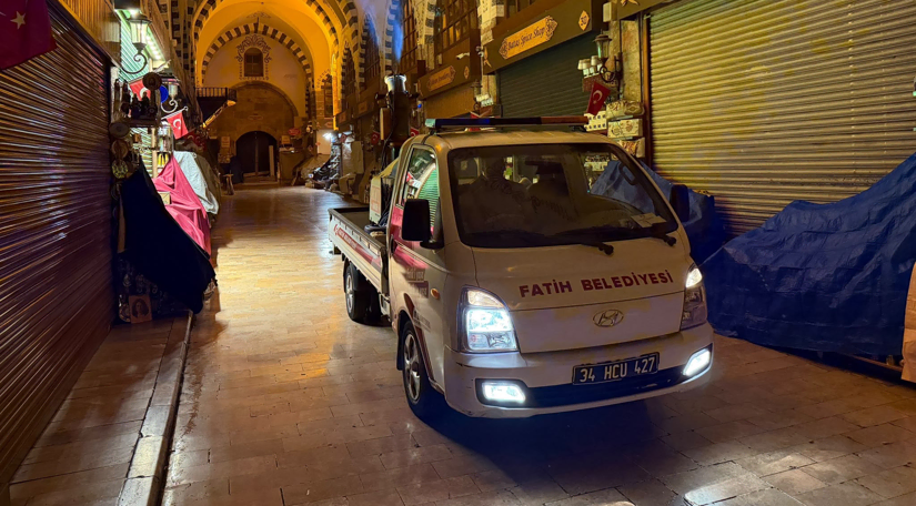 Belediyemizden Mısır Çarşısı ve Çevresinde Koruyucu Halk Sağlığına Yönelik Çalışma