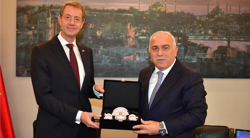Hollanda İstanbul Başkonsolosu Daan Huisinga dan Başkan Turan a Nezaket Ziyareti Hollanda İstanbul Başkonsolosu Daan Huisinga dan Başkan Turan a Nezaket Ziyareti