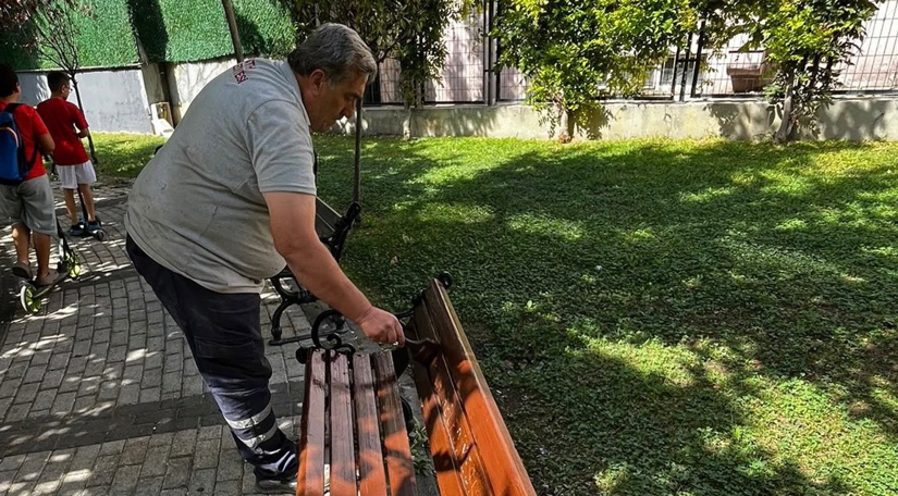 Mevlanakapı Parkı ndaki Kent Mobilyaları Yenilendi Mevlanakapı Parkı ndaki Kent Mobilyaları Yenilendi
