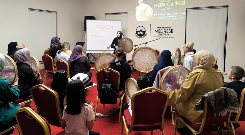 Anneler ve Çocuklarımız, Medrese Davutpaşa da Defin Ritmiyle Müzik Yolculuğuna Başladı Anneler ve Çocuklarımız, Medrese Davutpaşa da Defin Ritmiyle Müzik Yolculuğuna Başladı