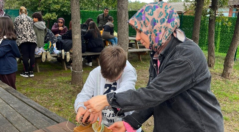 Kadın ve Aile Birimimizin Pusulam Ailem Programıyla Aileler Kemerburgaz Kent Ormanı nda Doğayla Buluştu Kadın ve Aile Birimimizin Pusulam Ailem Programıyla Aileler Kemerburgaz Kent Ormanı nda Doğayla Buluştu