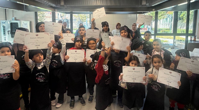 KARINCA El Emeği Eğitim Birimimiz, Silivrikapı da Anneler ve Çocuklarımıza Çikolatalı Cookie Yapımının İnceliklerini Anlattı KARINCA El Emeği Eğitim Birimimiz, Silivrikapı da Anneler ve Çocuklarımıza Çikolatalı Cookie Yapımının İnceliklerini Anlattı