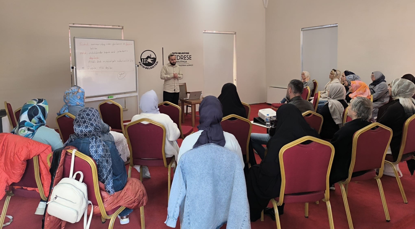 Medrese Davutpaşa'da Modern Dünyanın Anlam ve İnanç Üzerindeki Etkileri Ele Alındı