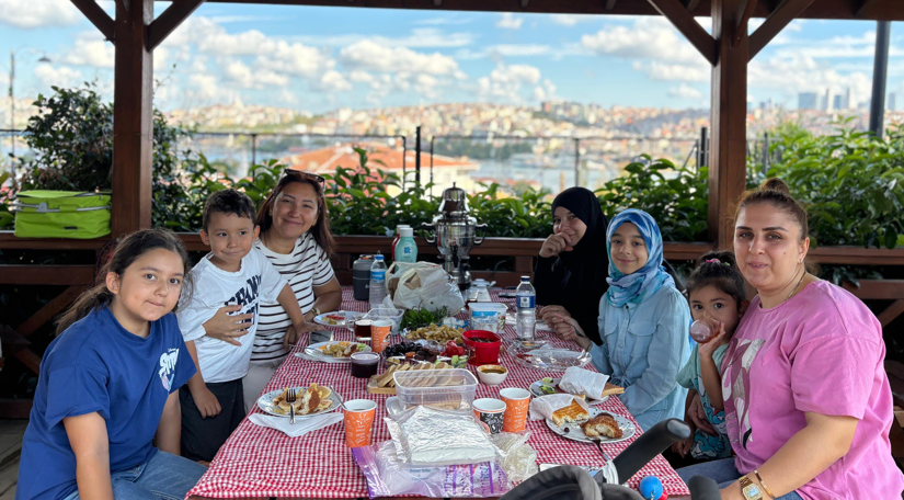 Ayvansaray Bahçe de Piknik Keyfi Devam Ediyor Ayvansaray Bahçe de Piknik Keyfi Devam Ediyor