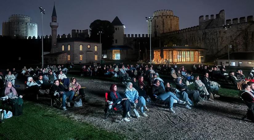 Turkcell Sponsorluğundaki Açık Hava Sinema Günleri Yedikule Hisarı nda Sezonun Son Filmiyle Tamamlandı