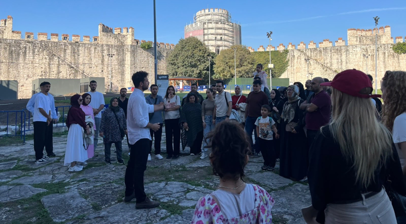 Efsaneleriyle Ünlü Yedikule Hisarı nda Rehberli Gündüz Turları Devam Ediyor Efsaneleriyle Ünlü Yedikule Hisarı nda Rehberli Gündüz Turları Devam Ediyor
