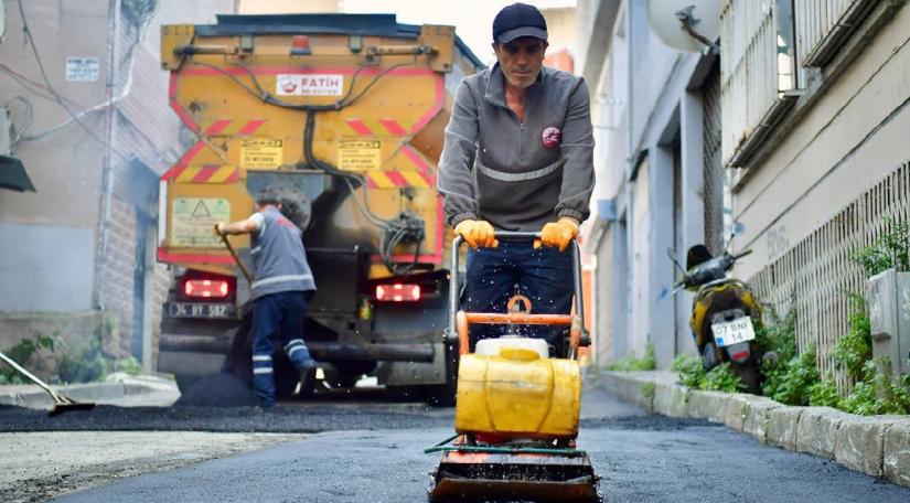 Ayvansaray Yörük Sokak ta Asfalt Yenileme Çalışmaları Devam Ediyor Ayvansaray Yörük Sokak ta Asfalt Yenileme Çalışmaları Devam Ediyor